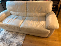 Selling a white leather couch super confortable!