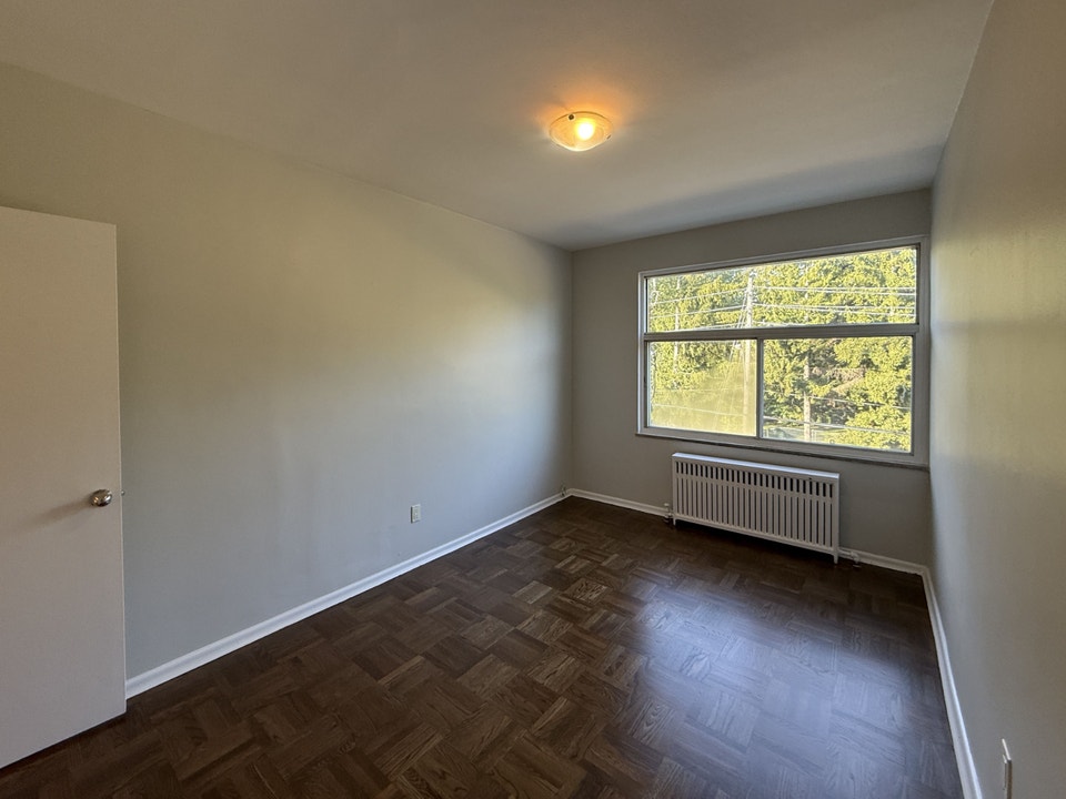 Two Bedroom apartment for rent on Bayview south of Davisville 5