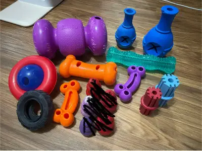 Plusieurs jouets interactifs à vendre. Lire description pour la liste des prix. Il sont tous en bon...