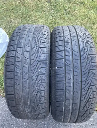 Selling 2 PIRELLI SOTTOZERO II 225 /45 R18 95V Almost new, 98% tread left. Winter run flats, came of...