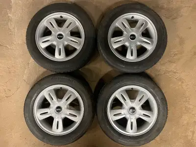 ENSEMBLE DE JANTES ET PNEUS D’ÉTÉ MINI COOPER BOLT PATTERN 4X100 PNEUS 175-65/15 COMME NEUF MARQUE C...