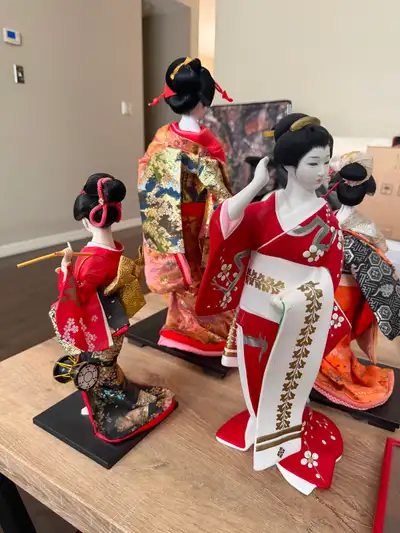 Selling various Japanese geisha dolls all new from my collection, View more