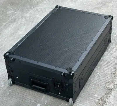 FLX10 Pioneer Road Case - glide style, has wheels - bnib, View more