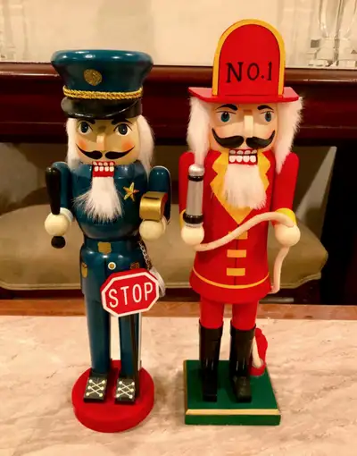 ⭐️RARE VINTAGE FIREMAN AND POLICEMAN NUTCRACKERS, View more