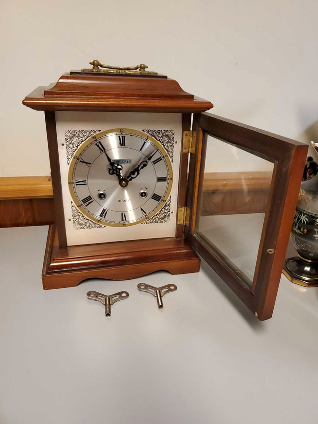 Explorer 31 Day Manual Winding Antique Clock With 2 Keys  in Home Décor & Accents in St. Catharines - Image 4