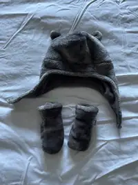 NEW Kombi Infant Hat & Mittens Set