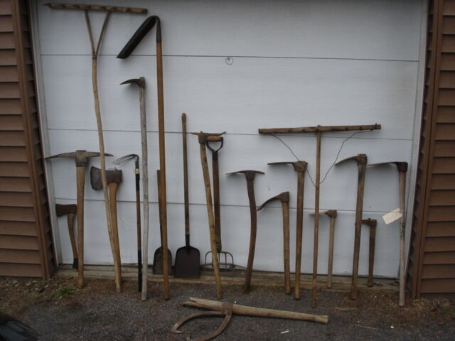 Hache, herminette, pic, outils de jardin antique, pelle, rateau dans Art et objets de collection  à Shawinigan