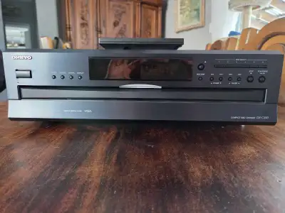 Lecteur CD Onkyo DX-C390 6 disques Très bon état.