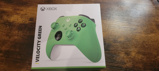 Microsoft Wireless Controller for Xbox One/Series X/S - Green in XBOX One in North Bay - Image 4