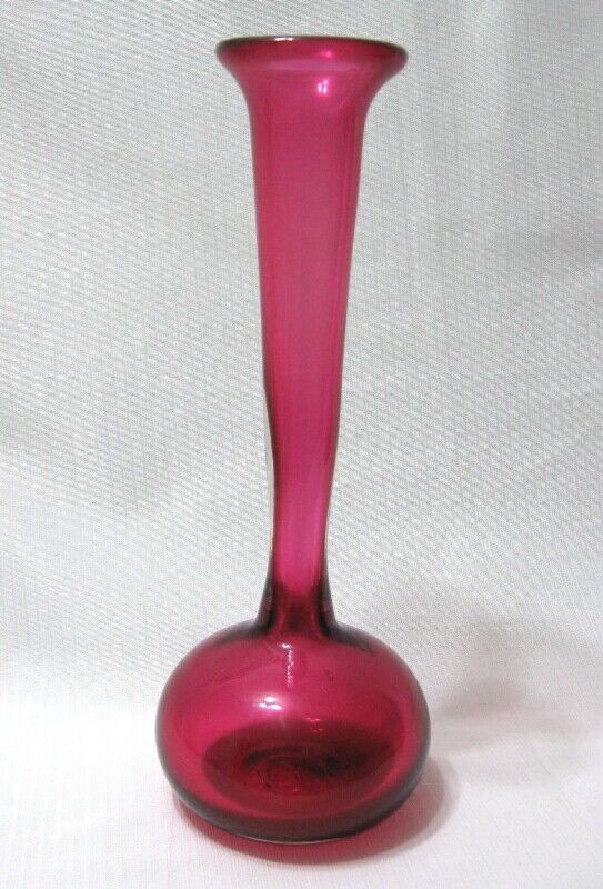 SUPERBE VASE en VERRE SOUFFLER// CRANBERRY // BLOWN GLASS VASE dans Art et objets de collection  à Ouest de l’Île