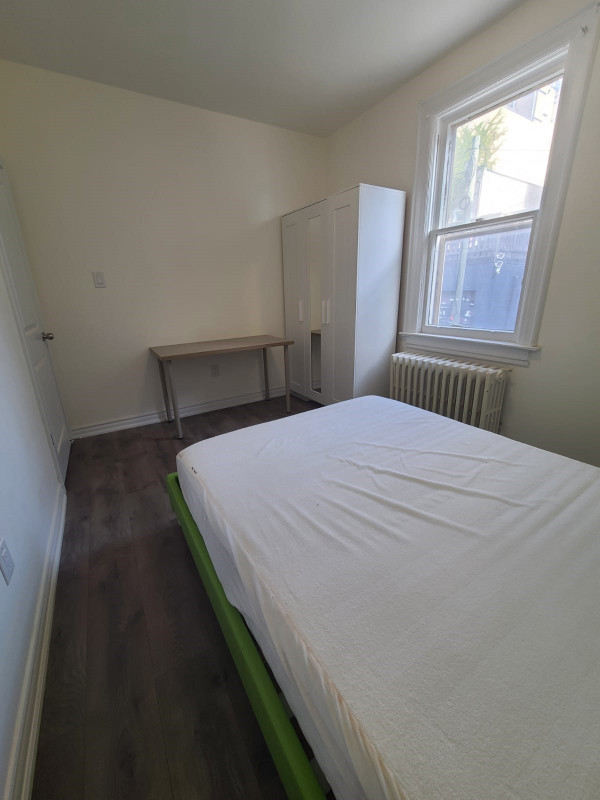 Bloor, Christie Ossington TTC, Large room rent 2Mins to Subway Room