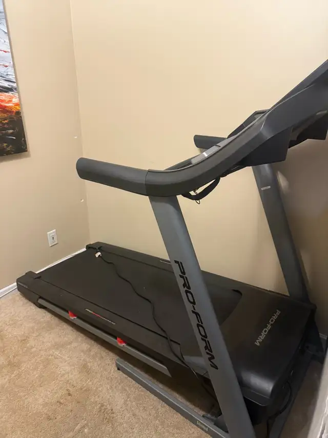 ProForm Treadmill – Excellent Condition in Exercise Equipment in Markham / York Region - Image 5