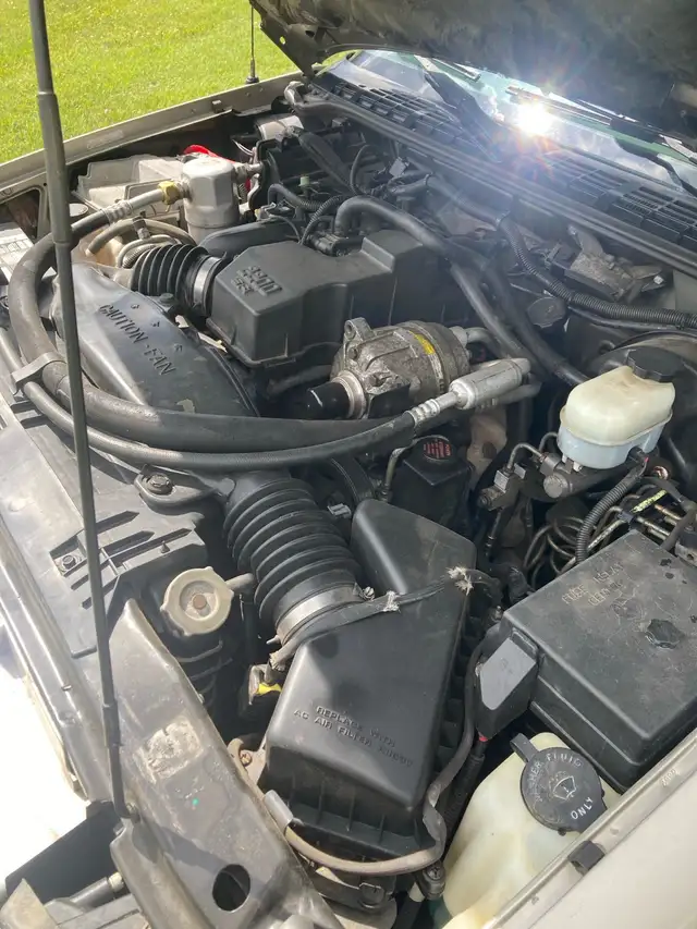 GMC Sonoma in Cars & Trucks in Fort St. John - Image 6