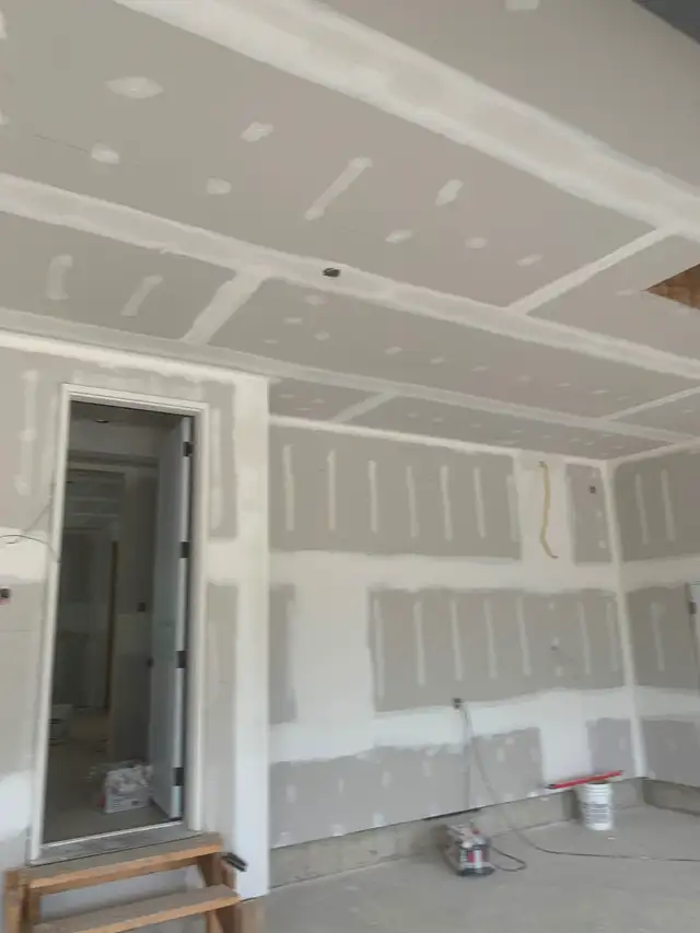 Drywall Taper - Taping and Mudding (Free Estimates / London) in Renovations, General Contracting & Handyman in London - Image 10