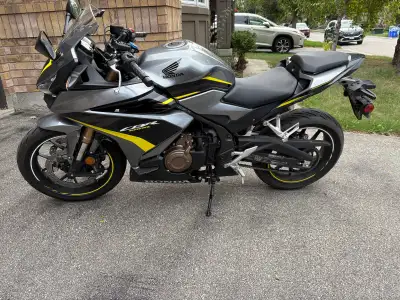 2023 CBR500R in top condition. Only 2350 km on odometer. Regular maintenance done at the official Ho...