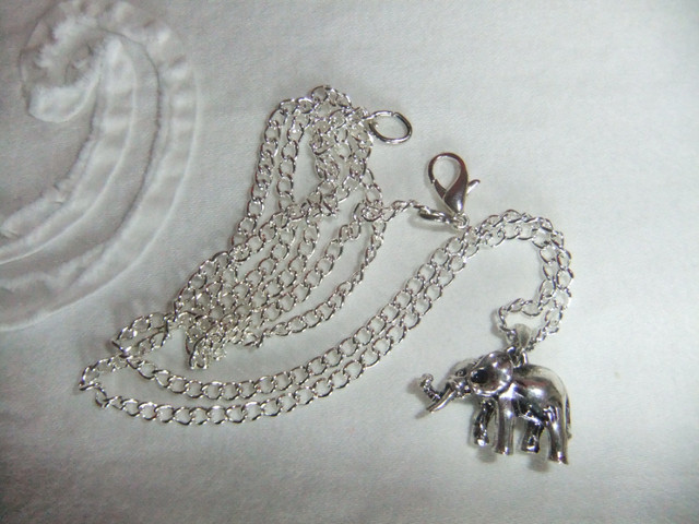 New Silver Elephant on a silver curb chain necklance in Jewellery & Watches in Mississauga / Peel Region