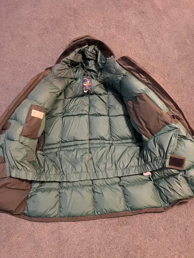 Snow goose of Canada winter jacket in Other in Lethbridge - Image 4