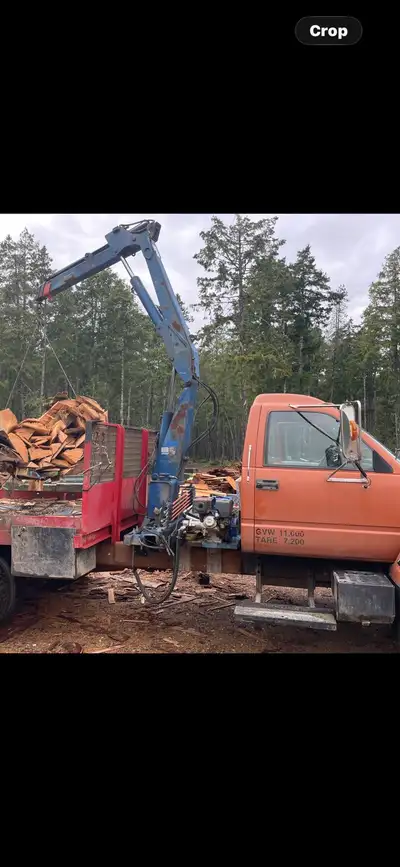 Top kick 6500 8.1 5 speed 3 New tires $1000 needs one tie rod end for inspection Approximately 6500...