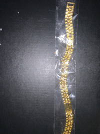 Gold bracelet link