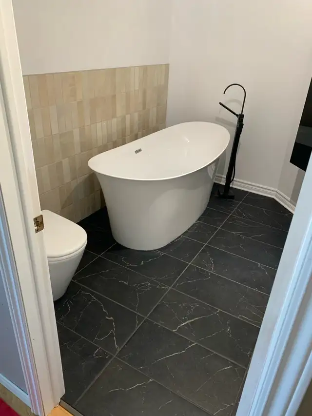Rénovation / construction / salle de bain in Floors & Walls in Longueuil / South Shore - Image 7