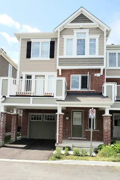 3BR Corner Townhouse for Rent – Rivermill Cambridge | 2 Parking | Near Hwy 401 Modern 3-storey townh...