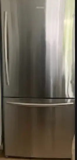 Fridge 700 C$ or Best Offer, View more