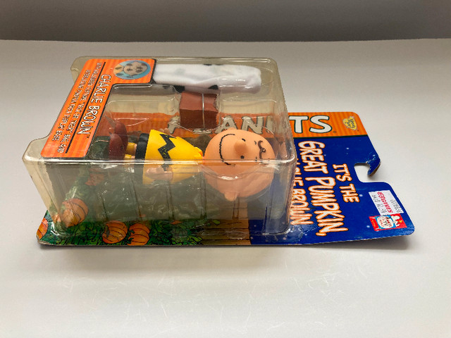 Charlie Brown - Great Pumpkin figure (2002) - new - only $20 ! in Toys & Games in City of Halifax - Image 4