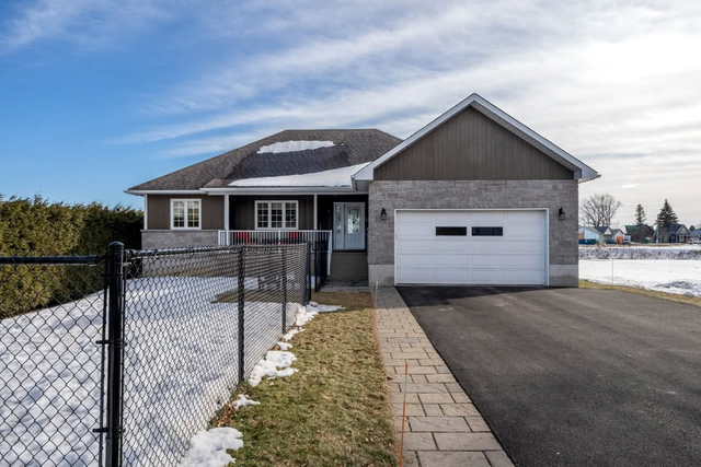 Professional Chain Link Fence Installation in Fence, Deck, Railing & Siding in Ottawa - Image 3