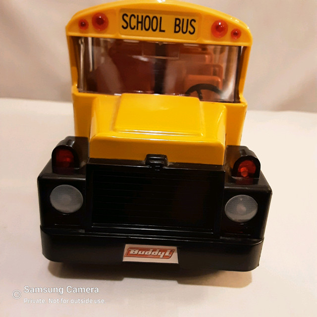 Large Scale Buddy L Imperial Toy 2005 Yellow School Bus in Toys & Games in Calgary - Image 3