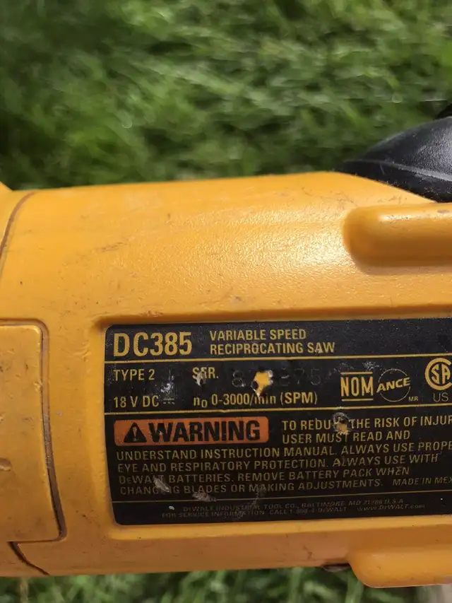 Dewalt drills, sawzall, flashlight,batteries, chargers in Hobbies & Crafts in London - Image 9