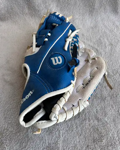 kids, Toronto Blue Jays Wilson, baseball glove 10” Ol, View more