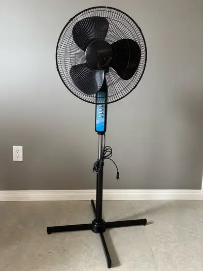 Oscillating pedestal fan with adjustable height and tiltable, View more