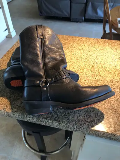 Harley boots in excellent shape.like new.size 12 .again like new. Also Oil Resistant