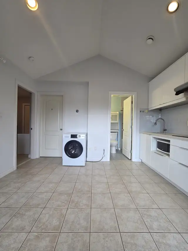 Richmond Southarm 1-Bedroom w/ Huge Covered Deck – ALL UTILITIES in Long Term Rentals in Delta/Surrey/Langley - Image 3