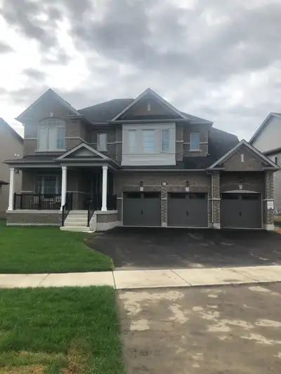 Exceptional Leasing Opportunity – Spacious 4-Bedroom Detached Home in a Sought-After Lindsay Neighbo...