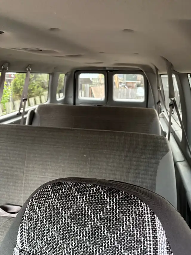 2001 Ford E-Series Window Van519422947183175683