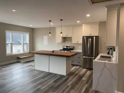 Downtown luxurious entire top floor 2br 1.5 bathroom with deck