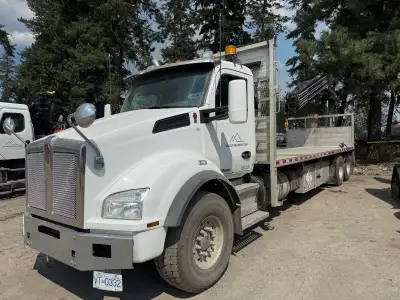 2016 kenworth T880 (CVI good till Oct) Automatic Air suspension 24’ aluminum deck (with centre pocke...