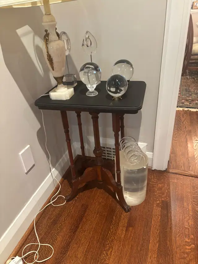 Antique Wooden Side Table in Home Décor & Accents in City of Toronto - Image 2