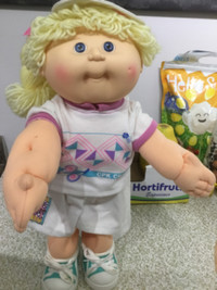 Cabbage Patch Kids Hasbro 1983-1990 Girl 16" Blue Eyes Blonde Ha