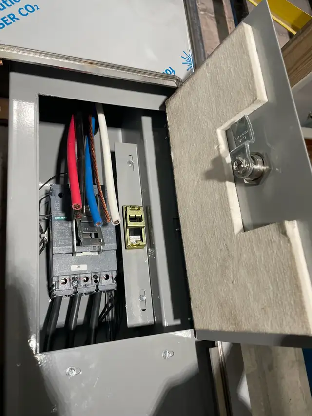Licensed Electrician489984726266040323
