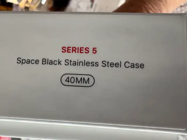 Apple Watch Series 5 40mm  Stainless Steel (GPS + Cell in Jewellery & Watches in Markham / York Region - Image 5