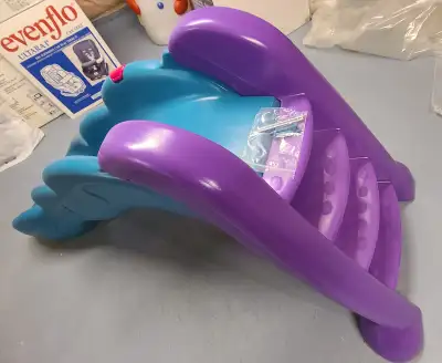 Large plastic slide for kids. Easy installation with original screw and parts. A water hose can be c...