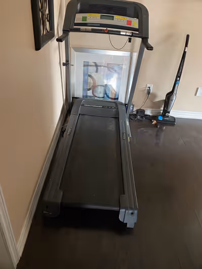 HEALTHRIDER 15.5 S Treadmill / Exercise Equipment
