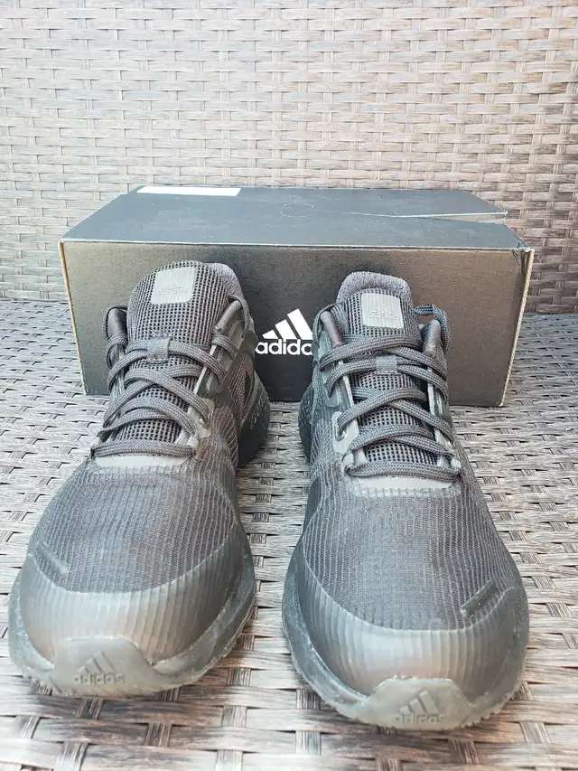 ADIDAS BOUNCE SIZE 9