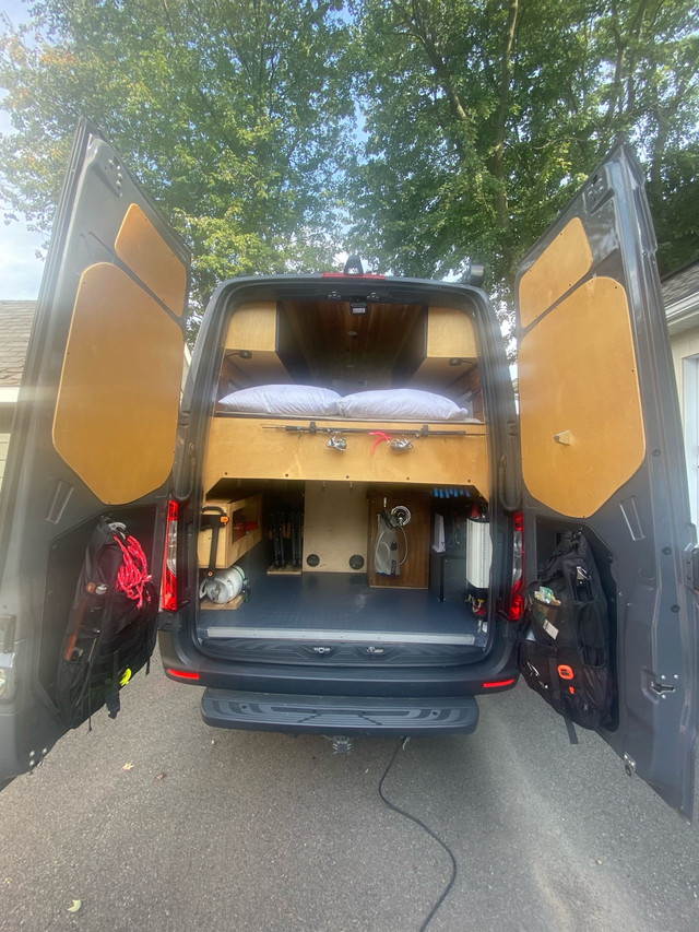 Sprinter 4x4 2500 campeur  dans VR et caravanes  à Laval/Rive Nord - Image 3
