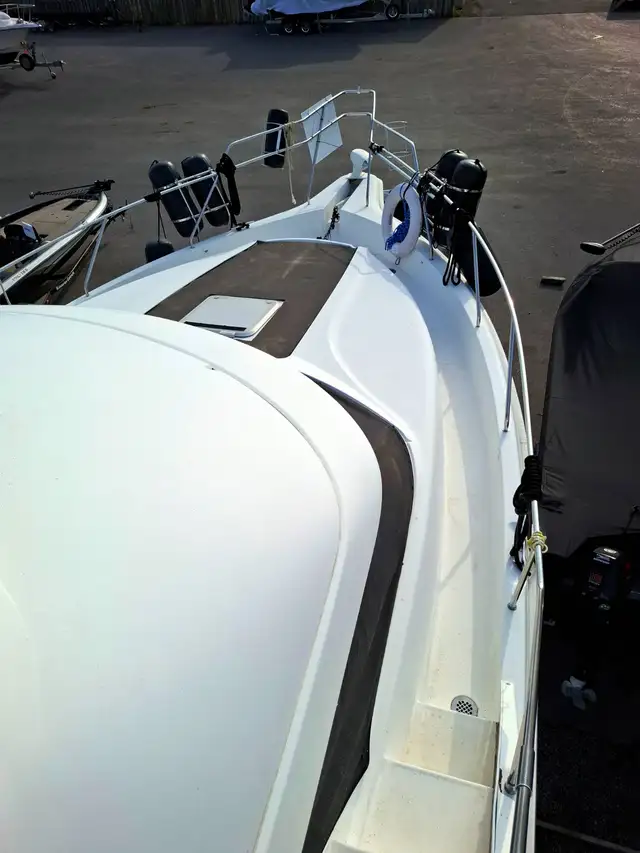 1996 Silverton 372 Motor Yacht in Powerboats & Motorboats in Trenton - Image 9