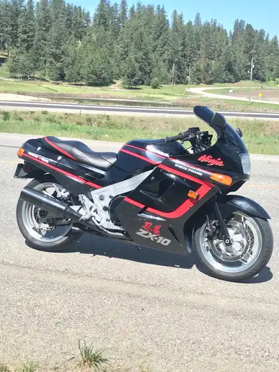 1989 Ninja 1000. ZX10 Open to offers. Decent shape, fastest bike in world, in the day. Minor scuffs...