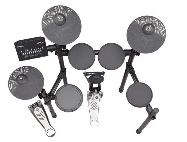 YAMAHA DTX Electric drum kit  w/Speaker system dans Percussions  à Ville de Montréal - Image 3