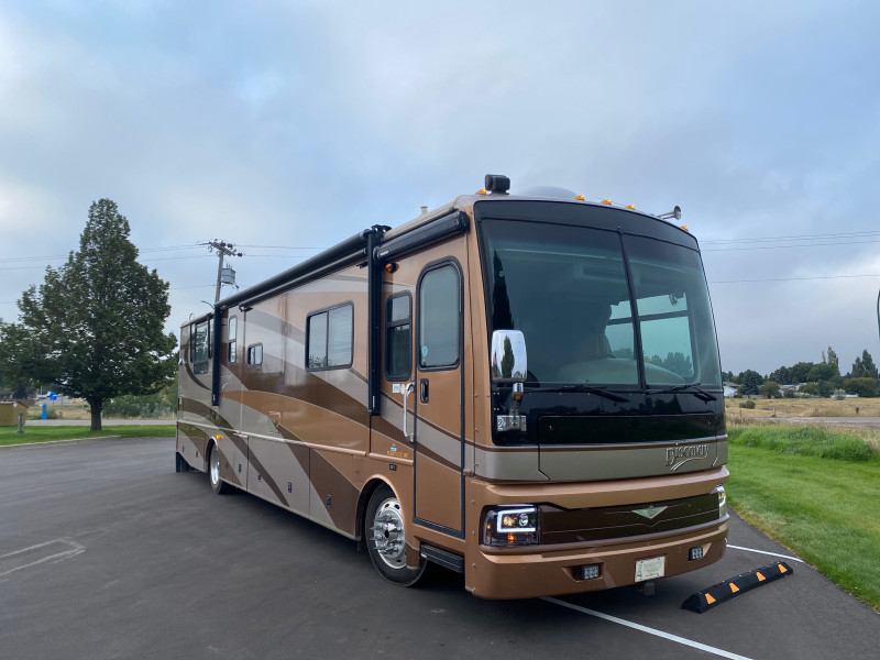 2004 fleetwood discovery 39S RVs & Motorhomes Medicine Hat Kijiji